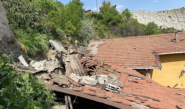 Karabük'te heyelan nedeniyle 4 ev boşaltıldı