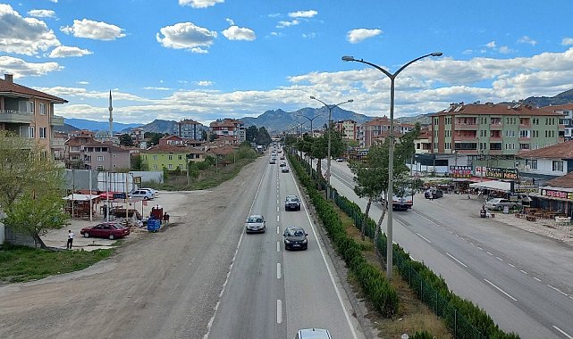 Karadeniz'i İstanbul'a bağlayan D-100 karayolunda trafik yoğunluğu arttı