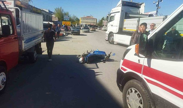 Karapınar&#039;da motosiklet ile tır çarpıştı: 1 yaralı