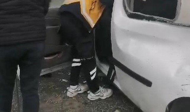 Kars&#039;ta trafik kazası: 3 yaralı