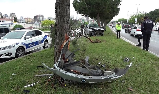 Kartal'da kontrolden çıkan otomobil ağaca çarptı: 1 yaralı