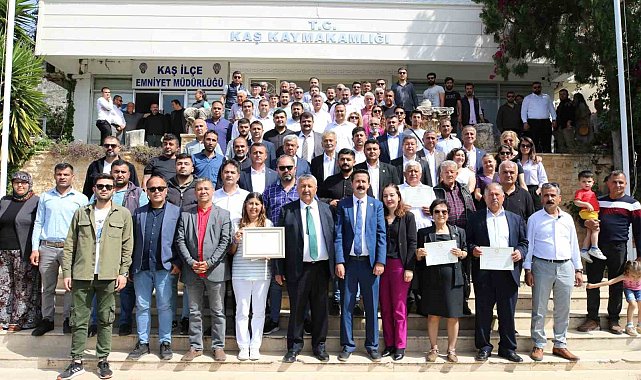 Kaş Belediye Başkanı Erol Demirhan görevi devraldı