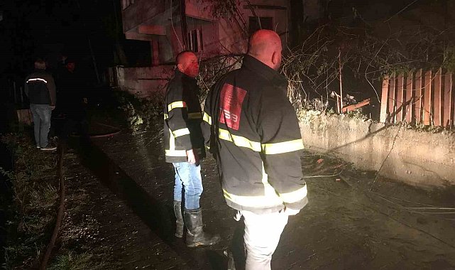 Kastamonu'da çıkan yangında 2 ev kullanılamaz hale geldi