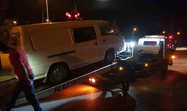Kavga ihbarına gelen polisleri görünce kaçmaya çalıştılar