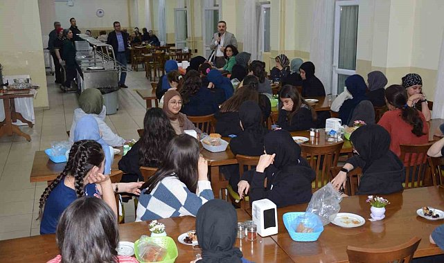 Kaymakam Odabaş öğrenciler ile iftar yaptı