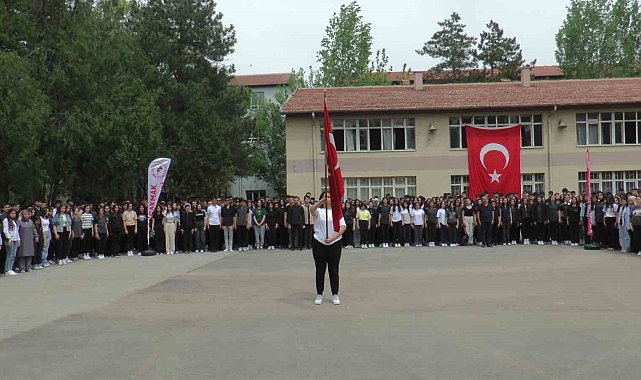 Kayseri'de öğrenciler Mareşal Fevzi Çakmak'ı andı