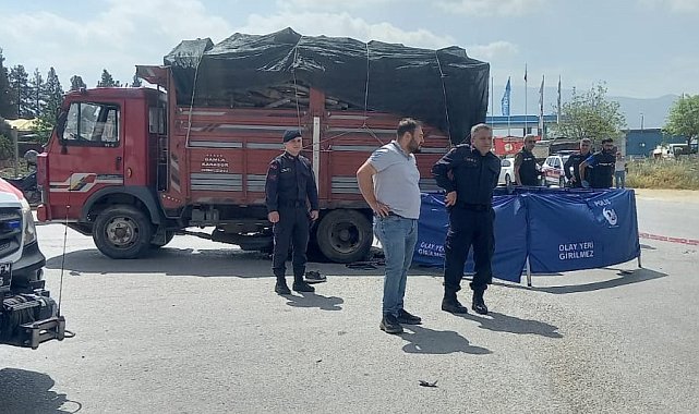 Kaza yerine gelen polisler, mesai arkadaşlarının cenazesiyle karşılaştı