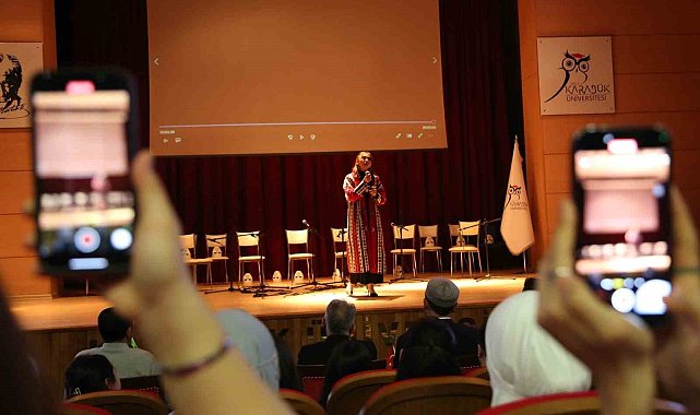 Kazakistanlı öğrenciler kültürlerini tanıttı