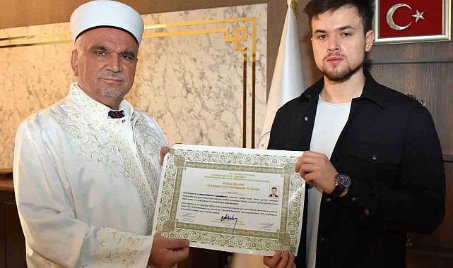 Kazakistanlı üniversite öğrencisi Müslüman oldu