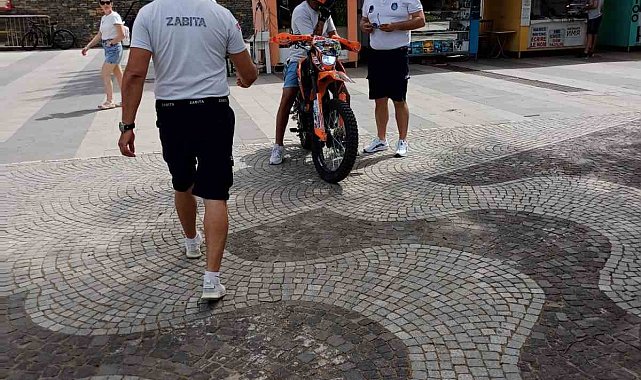 Kemer'de zabıta ekiplerinden trafik denetimi