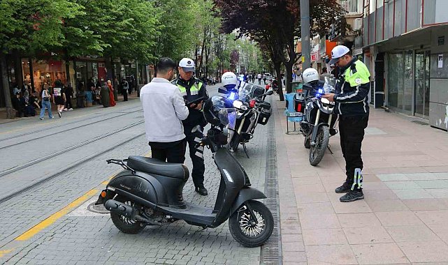Kentin en işlek 2 bölgesinin trafiğe kapalı alanlarında denetim