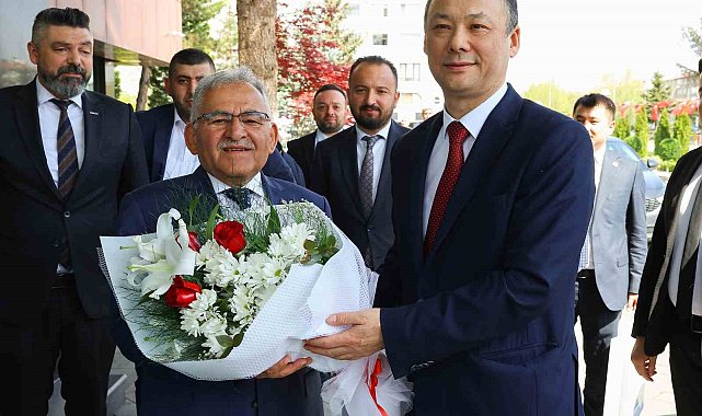 Kırgızistan Ankara Büyükelçisi Kazakbaev'den Başkan Büyükkılıç'a ziyaret