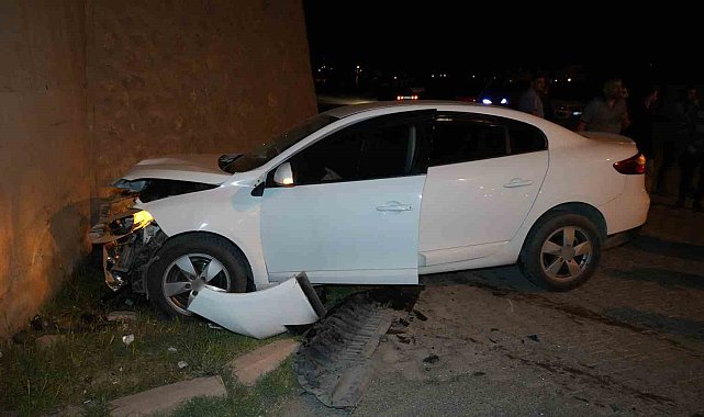 Kırıkkale'de iki otomobil kafa kafaya çarpıştı: 2 yaralı