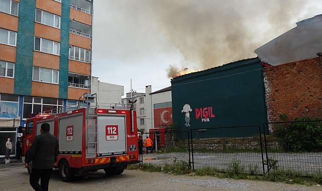 Kırklareli'nde Geç Osmanlı dönemine ait tarihi bina alevlere teslim oldu