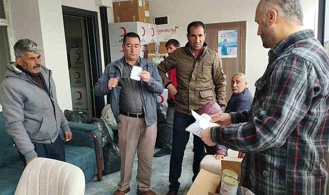 Kızılay'dan 420 kişiye giyim ve gıda yardımı