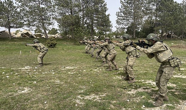 Komandolar dosta güven düşmana korku saldı