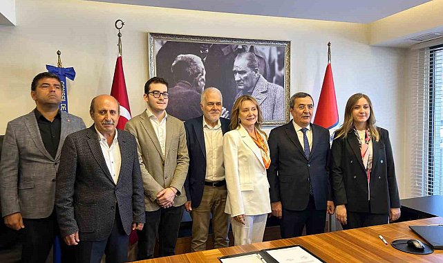 Konak'ta devir teslim töreni: Nilüfer Çınarlı Mutlu görevi devraldı