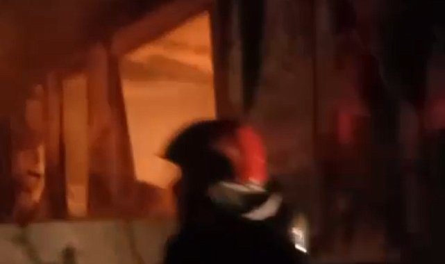 Konteynerde çıkan yangında yanarak öldü
