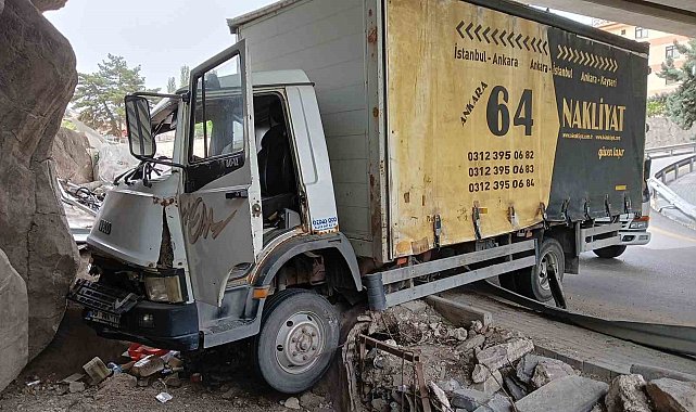 Kontrolden çıkan kamyon duvara çaptı: 1 yaralı