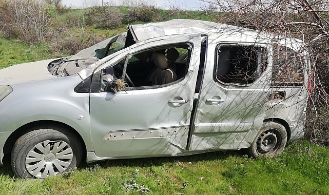 Kontrolden çıkan kamyonet şarampole yuvarlandı: 4 yaralı