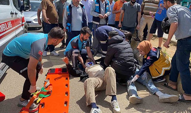 Kontrolden çıkan motosiklet refüje çarptı: 2 yaralı