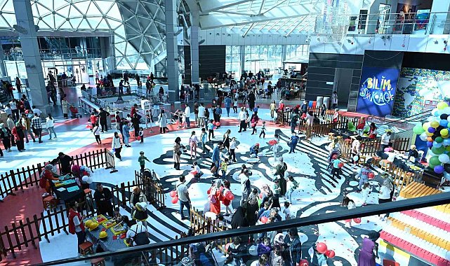 Konya Bilim Merkezi, 23 Nisan Çocuk Şenliği'nde çocukları bilimle buluşturdu
