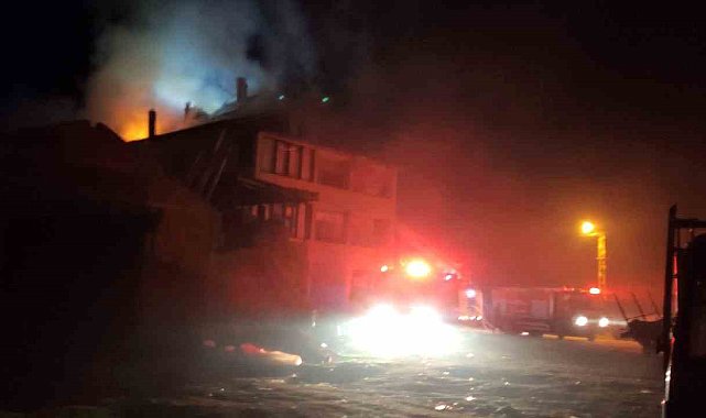 Konya'da 3 katlı evde korkutan yangın