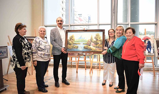 Konyaaltı'nda gönüllülerden resim sergisi