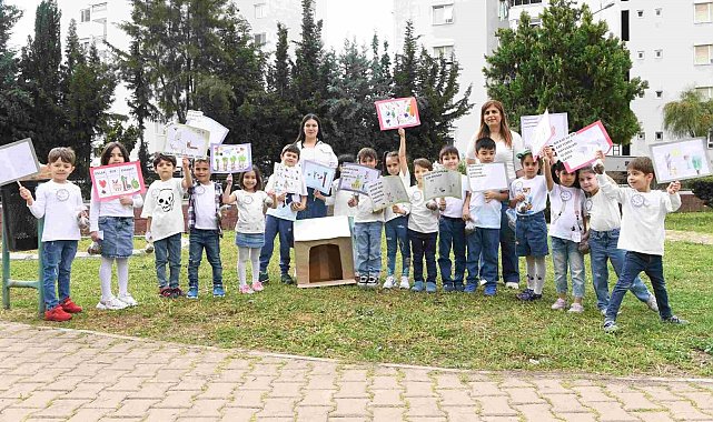 Konyaaltı'nda minikler sokak hayvanlarını unutmadı