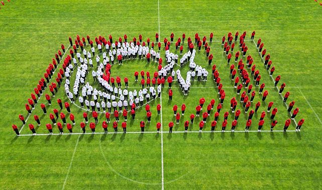 Körfez'de öğrencilerin gösterileri izleyenleri mest etti