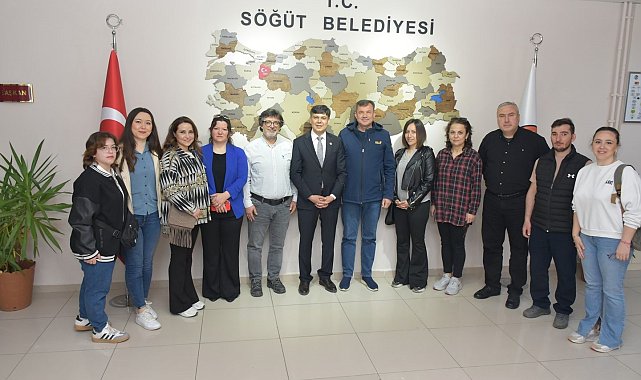 Koro ekibinden hayırlı olsun ziyareti