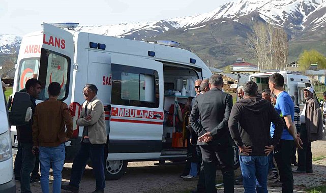 Köy muhtarının aracıyla öğrenci servisi çarpıştı: 10 yaralı