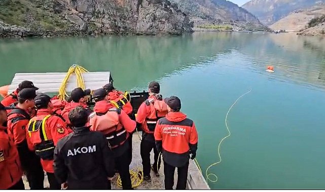 Kozan'da kayıp genci jandarma su altı robotu ile arıyor