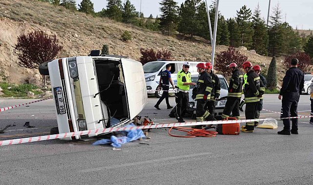 Kullandığı minibüsün altında kalan sürücü hayatını kaybetti