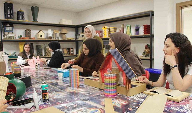 Kullanılmayan ürünler geri dönüşümle sanata dönüştürülüyor