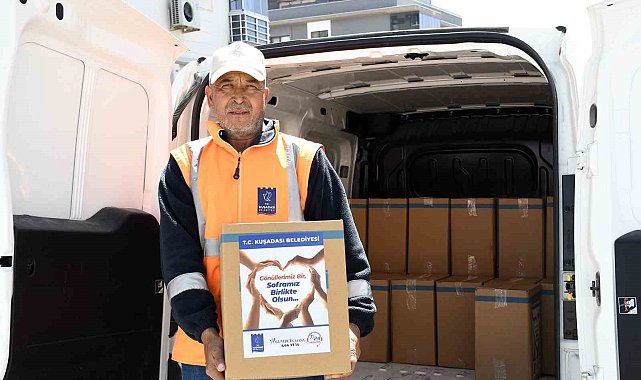 Kuşadası'nda Ramazan yardımları sürüyor