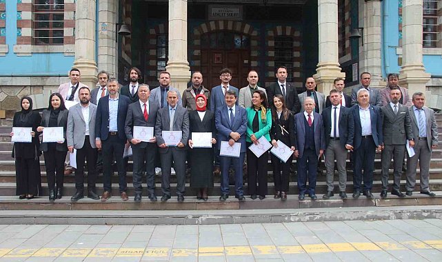 Kütahya'da AK Parti meclis üyeleri mazbatalarını teslim aldı