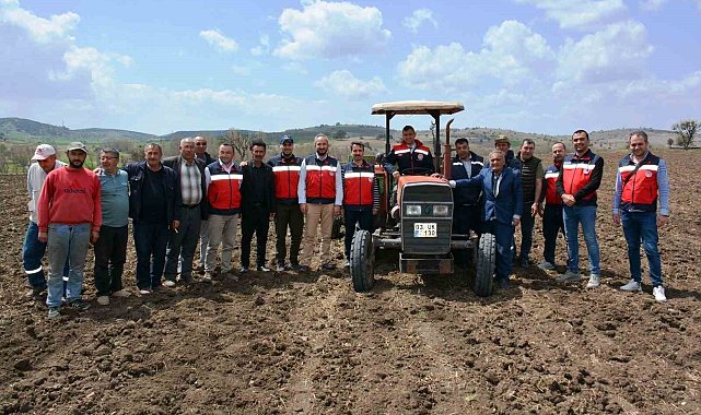 Kütahya'da yüzde 75 hibeli nohut tohumları toprakla buluşuyor