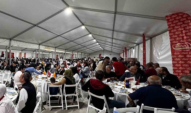 Lezita ailesi geleneksel iftar sofralarında buluştu