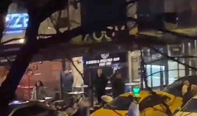 Maltepe'de taksici ile yolcu arasındaki kavga kamerada