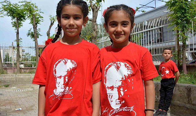 Manisa'nın ilçelerinde 23 Nisan coşkusu