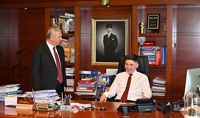 Mansur Yavaş 23 Nisan'da başkanlık koltuğunu Muhammed Uğur'a bıraktı