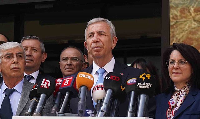 Mansur Yavaş mazbatasını aldı