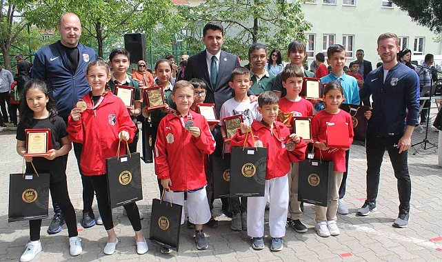 Manyas Belediye Karate Takımı, 3 kupa ile döndü