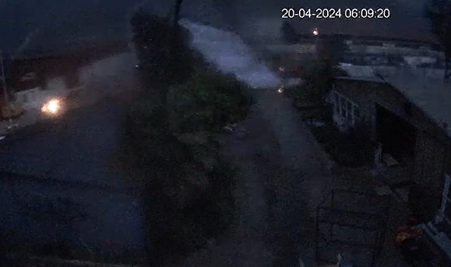 Marmaris'te çatıların uçma anı güvenlik kameralarına yansıdı