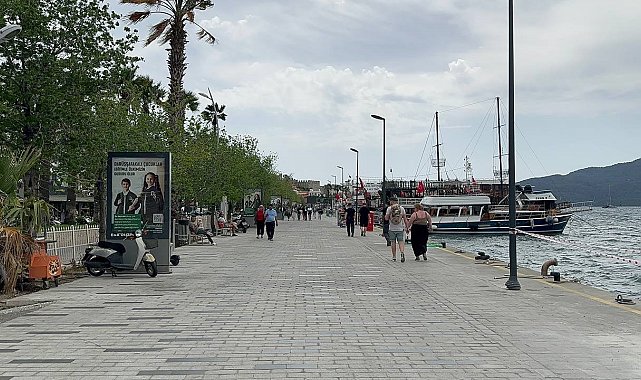 Marmaris'te güneş yerini rüzgara bıraktı