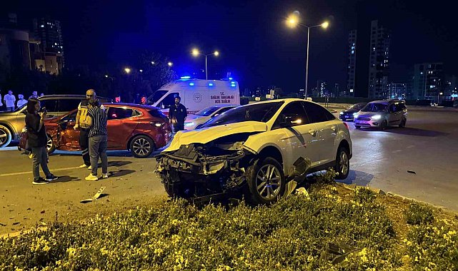 Mersin'de iki otomobil çarpıştı: 5 yaralı