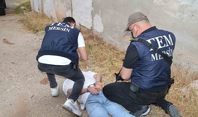 Mersin'de terör amaçlı araç kundaklayan şüpheli suçüstü yakalandı