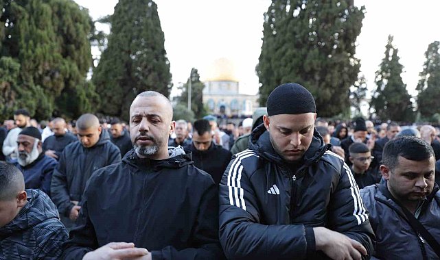 Mescid-i Aksa'da bayram namazı 60 bin Müslümanla kılındı
