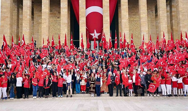 Milli Eğitim Bakanı Tekin, çocuklarla Anıtkabir'de